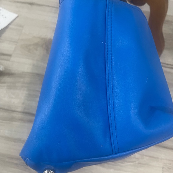 Lululemon Large Gym/ overnight bag - Picture 9 of 15